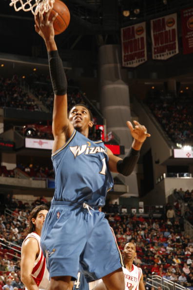 希勒：不认为维拉会加入冠军争夺，他们现实的目标是英超前四（希勒：维拉不在争冠行列，现实目标是英超前四）