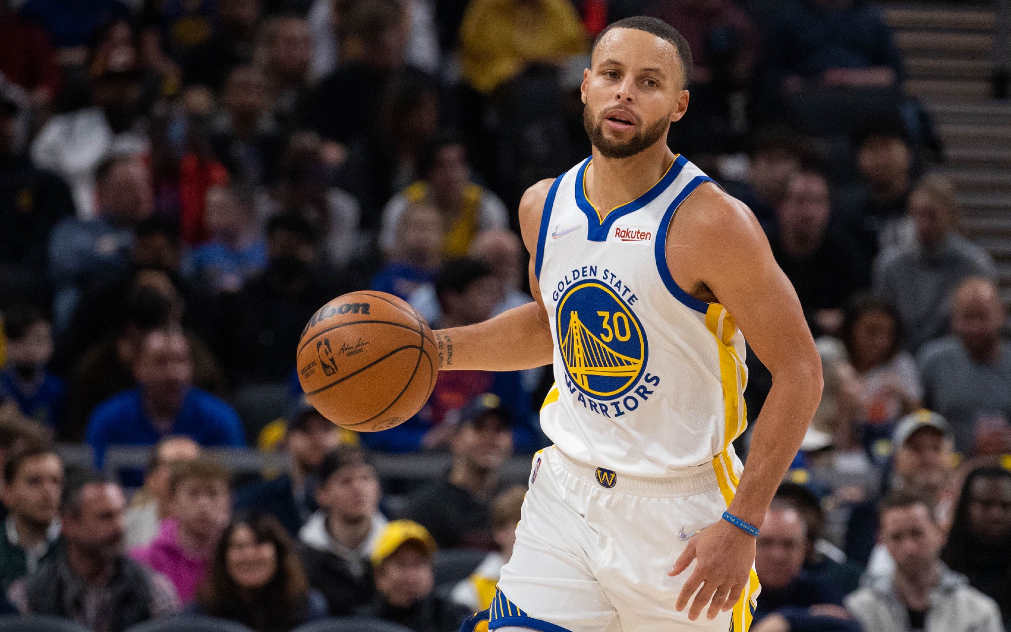 翻新太贵，维罗纳市长托马西提出把维罗纳现主场直接拆除再重建（维罗纳球场翻新成本过高，市长托马西提议拆除现有主场并重建）