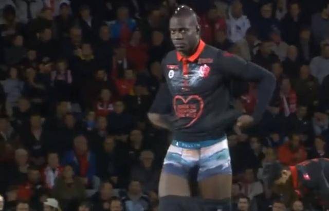 圣诞礼物，此前因膝盖伤势缺阵近四个月的哈弗茨恢复集体训练（圣诞惊喜：因膝伤缺席近四月的哈弗茨重回球队合练）