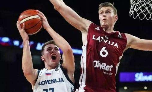 海港客战柔佛：维塔尔、亚历斯祖首发，陈威、张琳芃出战（海港客场挑战柔佛：维塔尔、亚历斯祖入列首发，陈威、张琳芃登场）