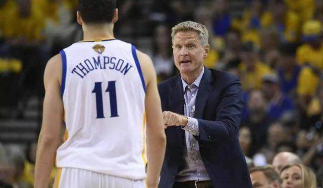 世体：巴萨已向市政府申请1C许可证，诺坎普有望容纳6.2万人（世体：巴萨已向市政府递交1C许可申请，诺坎普预计可容纳6.2万观众）