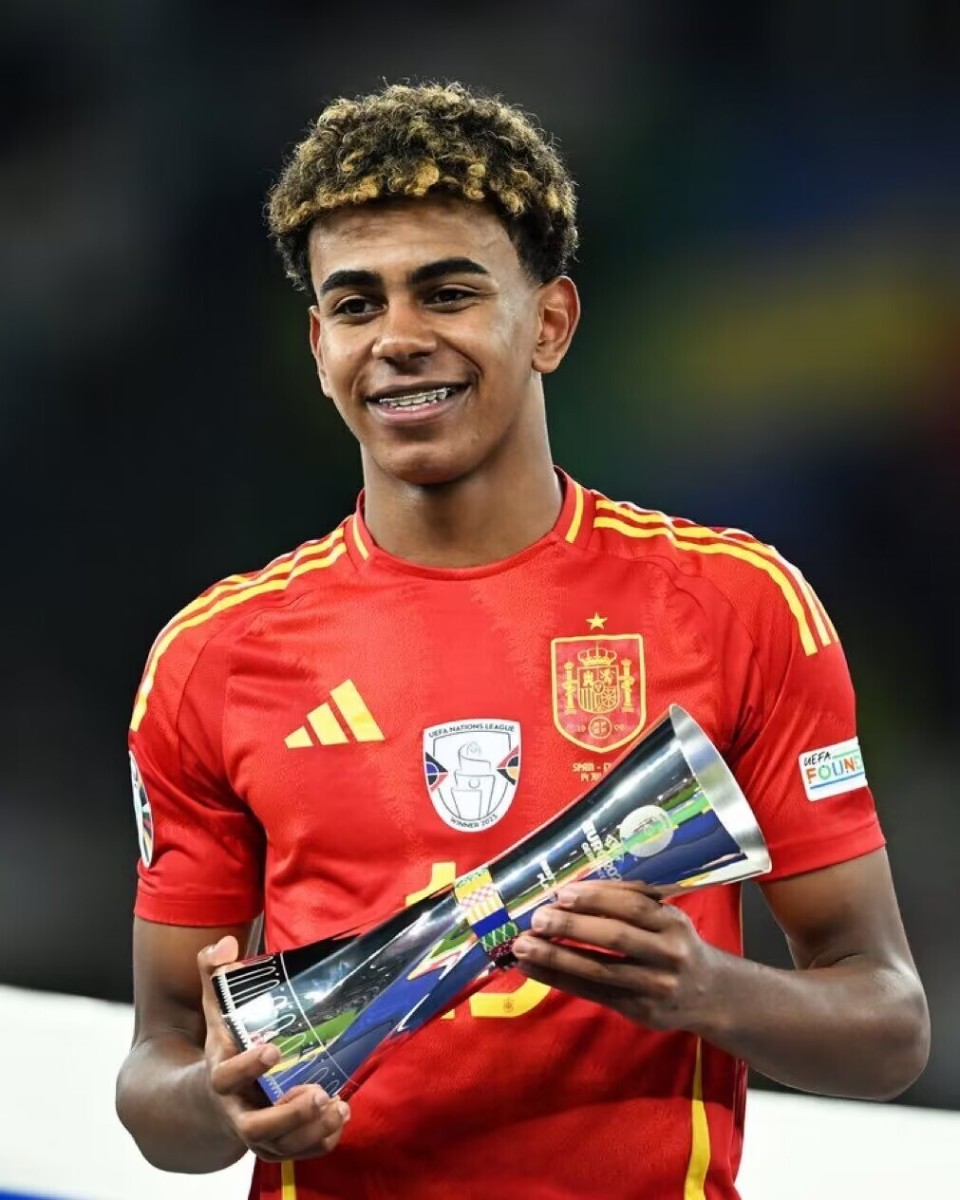 詹姆斯伤缺，湖人击败鹈鹕，豪取7连胜，三巨头34罚惹争议（詹姆斯因伤缺阵，湖人力克鹈鹕收获7连胜，三巨头34次罚球引发争议）