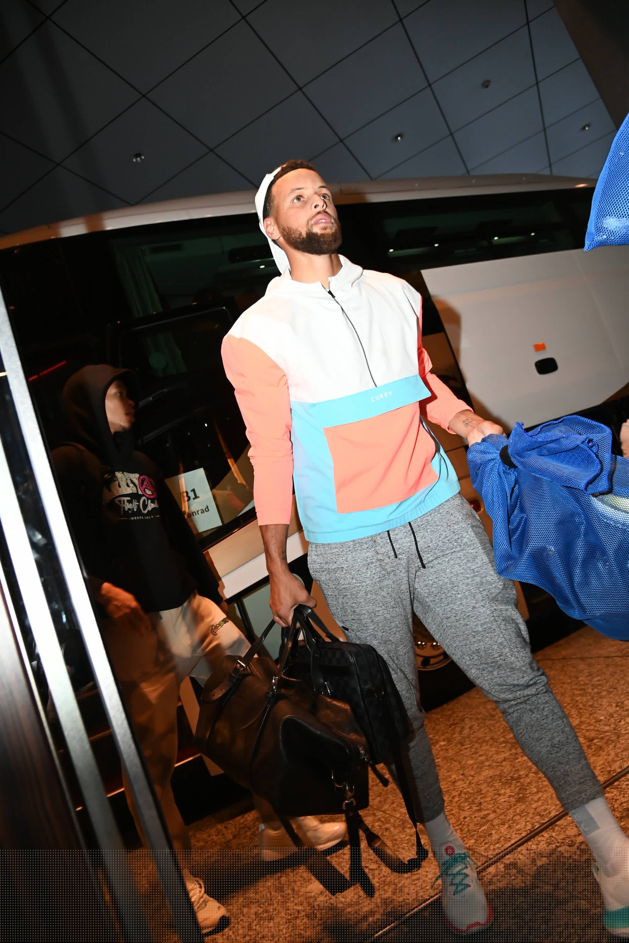 海港0-0柔佛新山，陈威12次扑救，加布里埃尔、冯劲失良机（海港与柔佛新山互交白卷：陈威12次扑救，加布里埃尔、冯劲失良机）