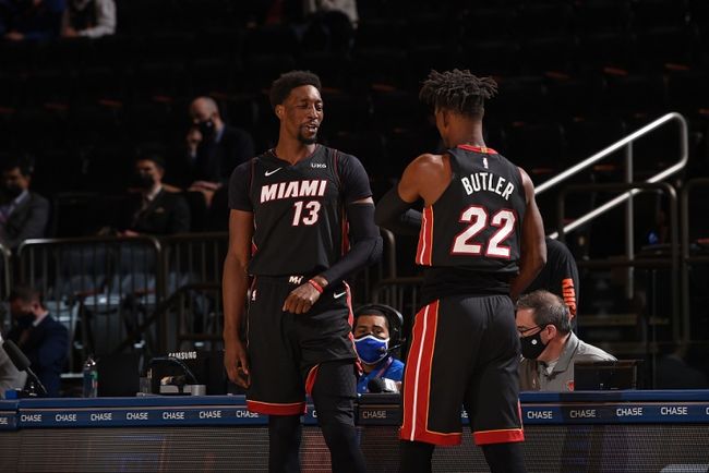 每体：拉菲尼亚今天回俱乐部康复训练，预计不会立即开始合练（每体：拉菲尼亚今日返队进行康复，短期内不参加合练）