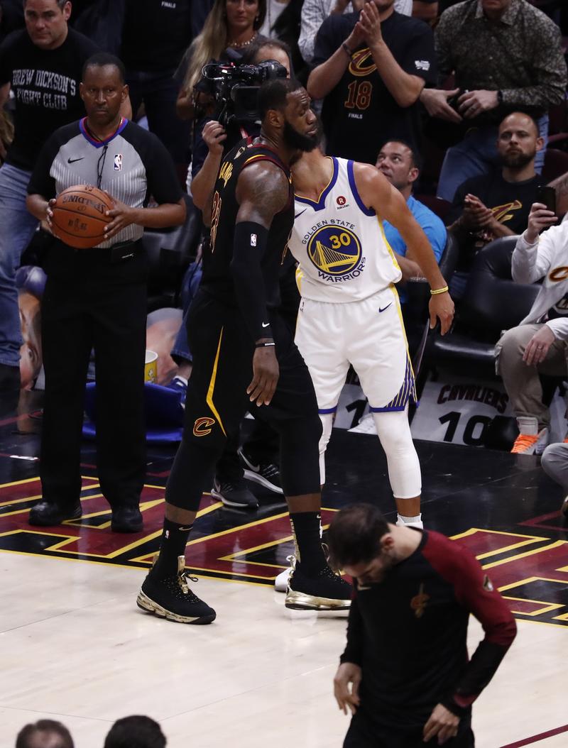 尤利亚诺：就算当年有VAR，我对大罗的阻挡也不会被判点球（尤利亚诺：即使配备VAR，我对大罗那次拦截也不该判点球）