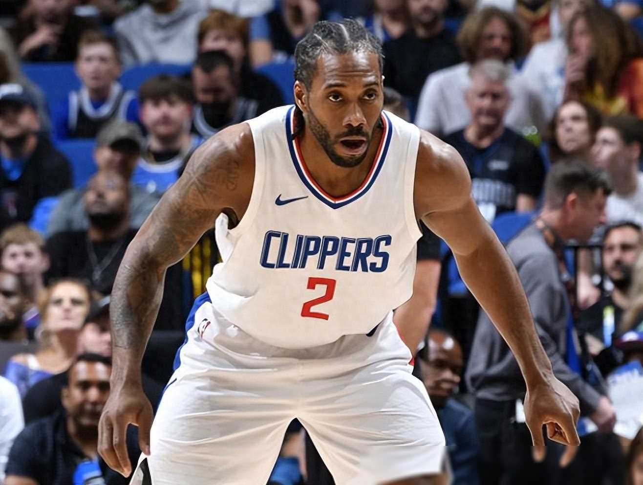 利物浦vs埃因霍温：伊萨克替补，加克波战旧主，萨拉赫首发（利物浦迎战埃因霍温：萨拉赫首发，加克波对旧主，伊萨克替补待命）