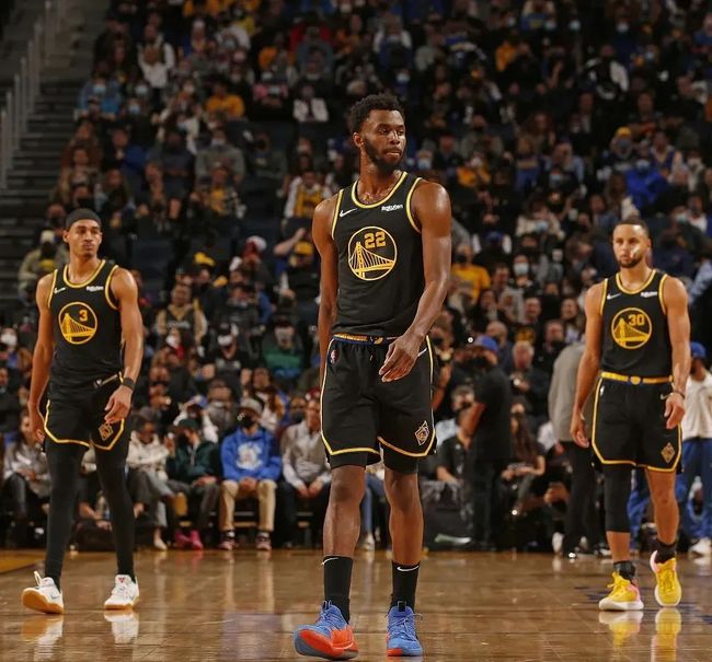 梅西职业生涯获得13座联赛冠军：西甲10冠、法甲2冠、美职联1冠（梅西生涯联赛冠军达13座：西甲10冠、法甲2冠、美职联1冠）