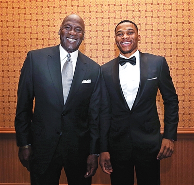 全体育：战绩低迷引众怒，佛罗伦萨球迷将空看台20分钟抗议（全体育：战绩不佳激起众怒，佛罗伦萨球迷计划开场20分钟内空看台抗议）