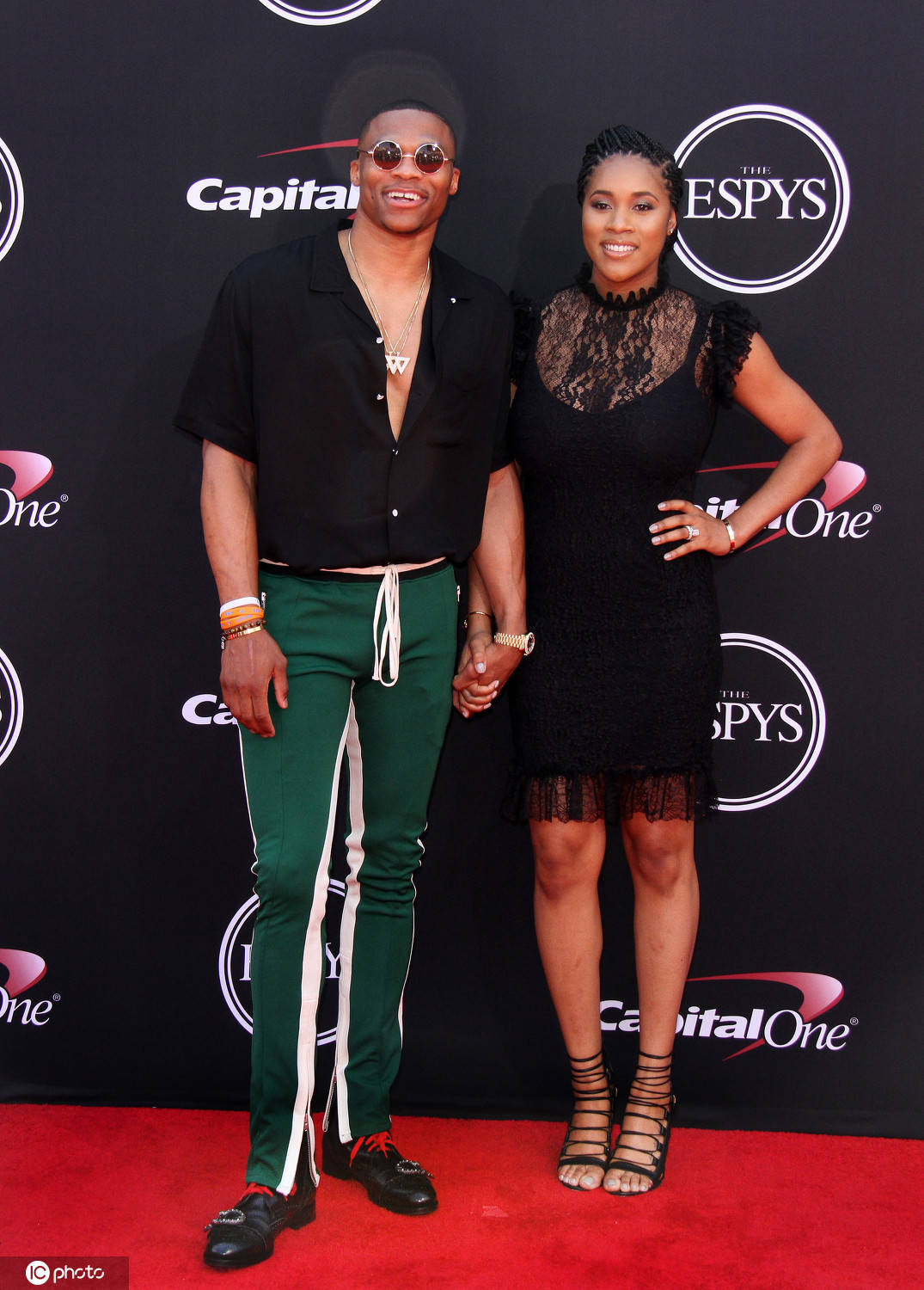 从天堂到地狱，索博在2-1领先后疯狂庆祝，被绝杀后伤心落泪（领先2-1狂欢，遭绝杀泪洒赛场：索博的冰火两重天）